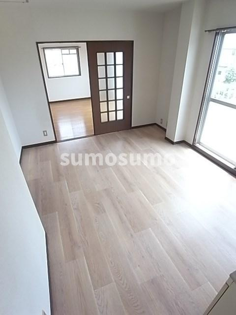 グリーンマンション12の居間・リビング