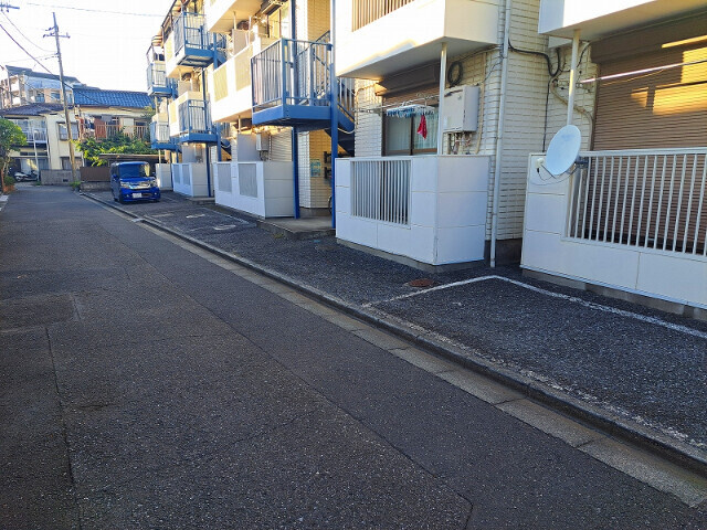 富士見市関沢２丁目の賃貸マンションの駐車場