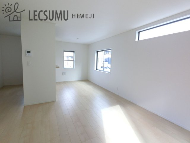 姫路市庄田/新築戸建の居間・リビング|同社施工例