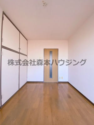 【洋室】 | 　シャルマン河原 | 広々とした洋室です