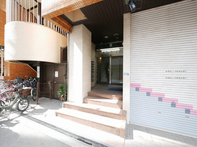 生玉パークハイツのエントランス