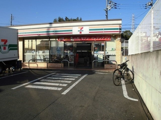 セブンイレブン横浜戸塚町店まで670m