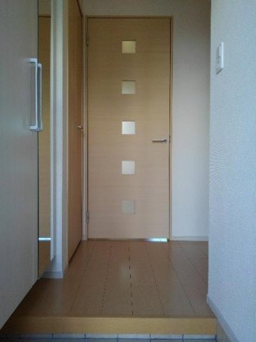 毎日通る玄関はこちらです