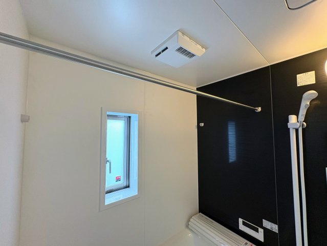 クレイドルガーデン糸満市大度 第1・４号棟のその他|シャワーヘッド／物干し竿／換気＆彩光窓