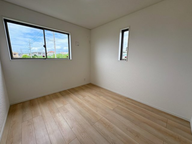 クレイドルガーデン糸満市大度 第1・４号棟の洋室|二面採光の２階洋室６帖②