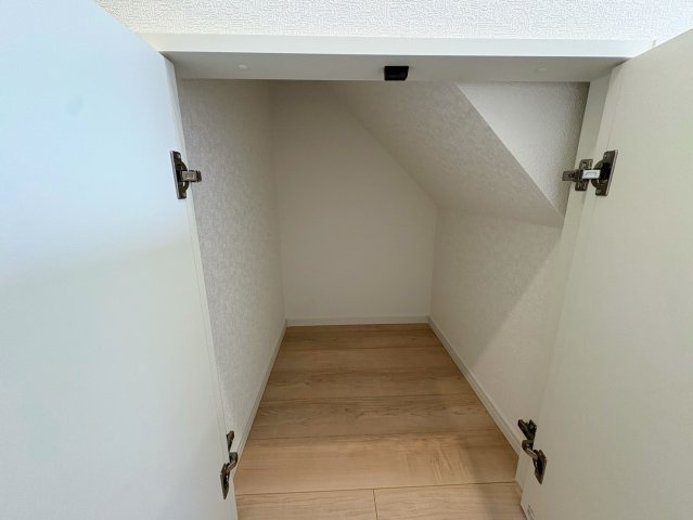 クレイドルガーデン糸満市大度 第1・５号棟の収納|便利な階段下収納