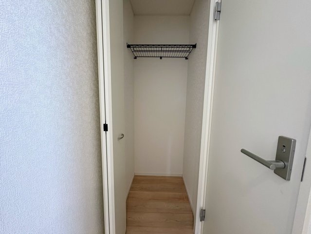 クレイドルガーデン糸満市大度 第1・５号棟の収納|２階廊下に設置された便利なクローゼット収納