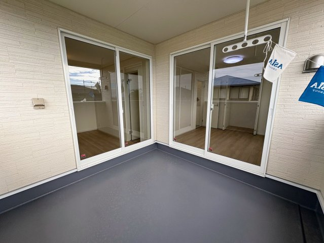 クレイドルガーデン糸満市大度 第1・５号棟のバルコニー|急な雨も安心♪様々な用途に使える広々二面ルーフバルコニー