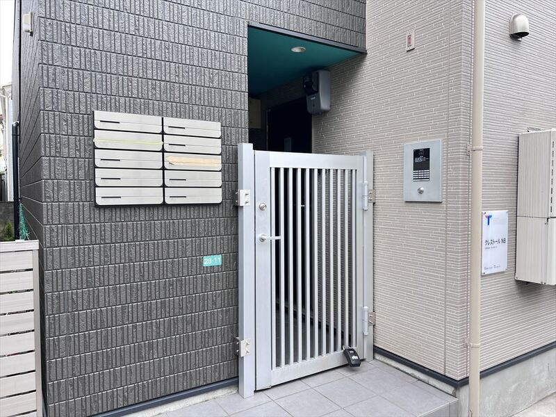 中野区沼袋２丁目のアパートのエントランス