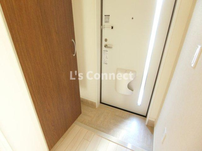 【玄関】 | ＹＳ ＨＩＬＬＳ（ワイエスヒルズ） | 背の高い下駄箱で靴も収納できます。