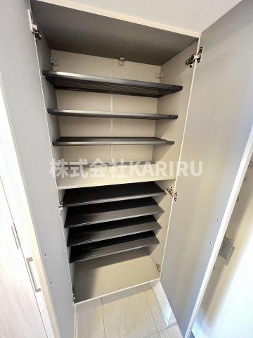 カーサレグラス城東セントラルの玄関