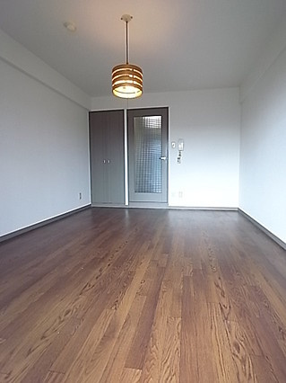 サテライト王子公園の居間・リビング