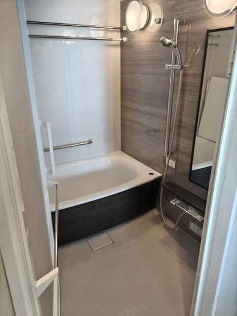 ユニハイムエクシア東灘森北町の浴室