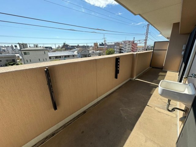 ユニハイムエクシア東灘森北町のバルコニー