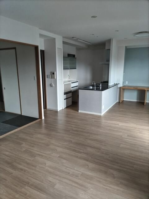 ユニハイムエクシア東灘森北町の居間・リビング