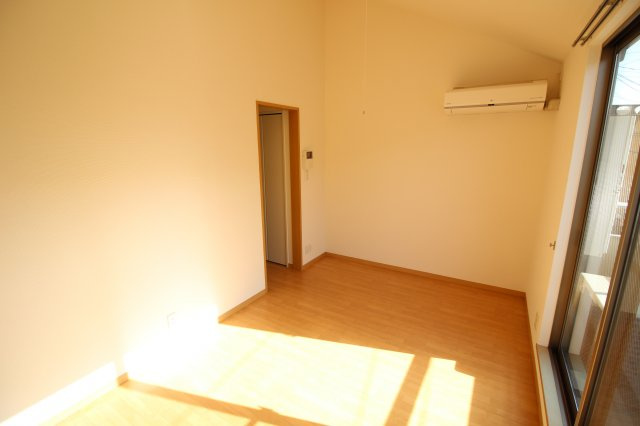 コンフォールタカハの洋室