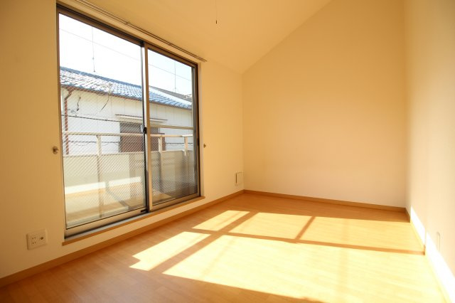 コンフォールタカハの洋室