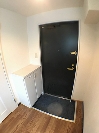 レグルスコートの玄関