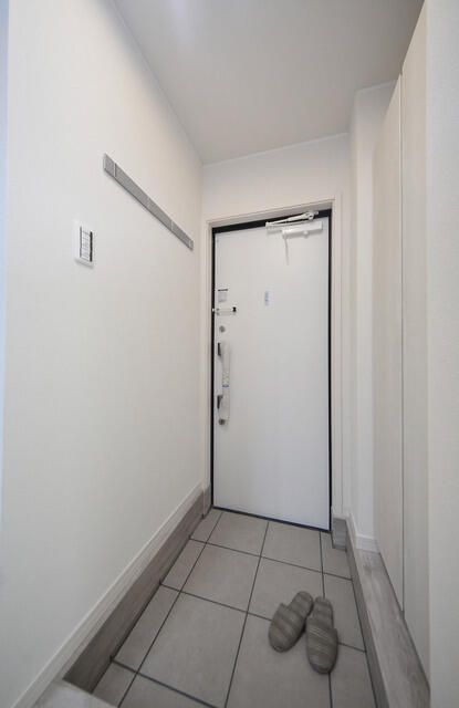 Heim Komoreliaの玄関