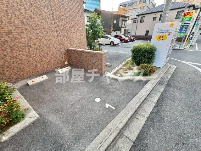 プレサンス名古屋STATIONキュオルの駐車場