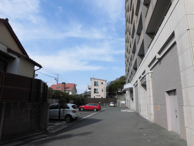 海見え！ファミール南葉山西海岸通り　1階の駐車場