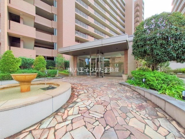 『八王子市マンション』パークフィーネ南大沢３番館【仲介手数料無料】　八王子市鑓水2-83のエントランス|リフォーム中古マンションです。～仲介手数料無料☆八王子ひなた不動産～パークフィーネ南大沢3番館