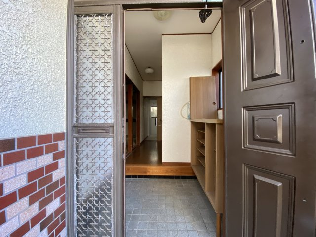 入間市東町５丁目中古住宅の玄関|玄関はおうちの第一印象 清潔感あふれる空間を重視した造りになります
