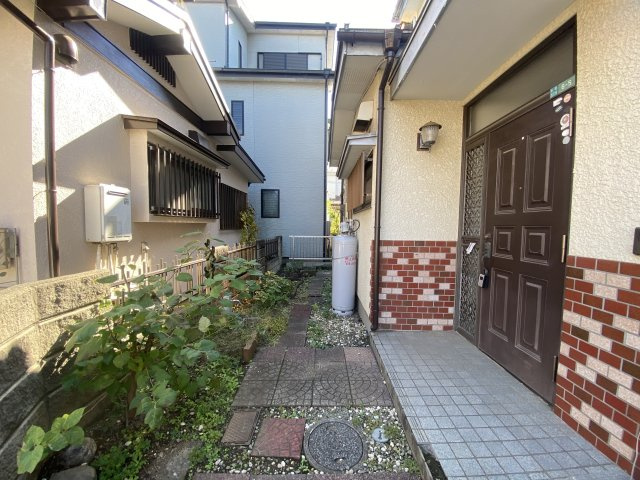 入間市東町５丁目中古住宅の玄関