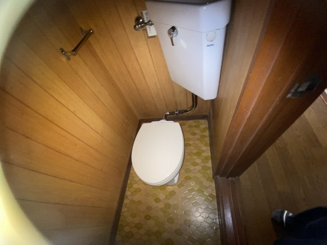 入間市東町５丁目中古住宅のその他|毎日使いやすい便利な仕様の温水洗浄トイレは、掃除がしやすくいつも清潔な空間に保てます♪
