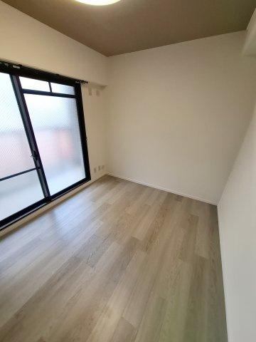 ロイヤル苦楽園の洋室|R7.11.18撮影　リフォーム済み