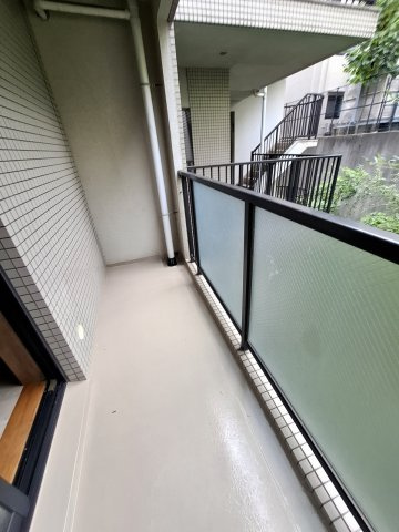 ロイヤル苦楽園のバルコニー|R7.11.18撮影　リフォーム済み