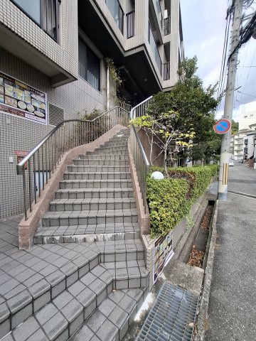 ロイヤル苦楽園のエントランス