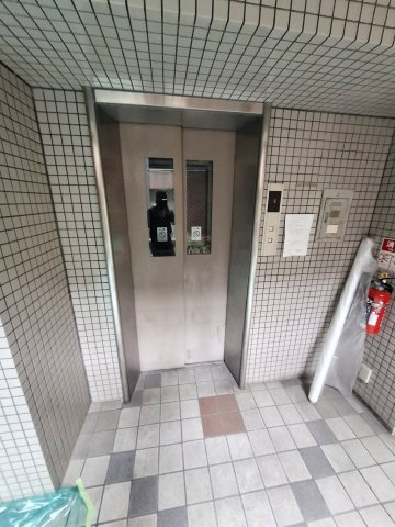 ロイヤル苦楽園のエントランス