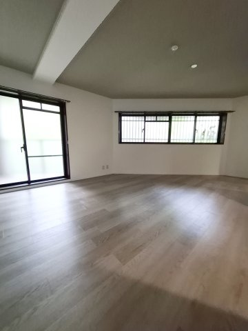 ロイヤル苦楽園の居間・リビング