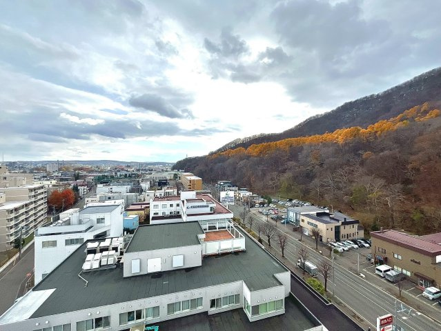 ディアハイム山鼻南の展望|緑豊かな山々を一望でき、四季折々の景色もお楽しみいただけます♪