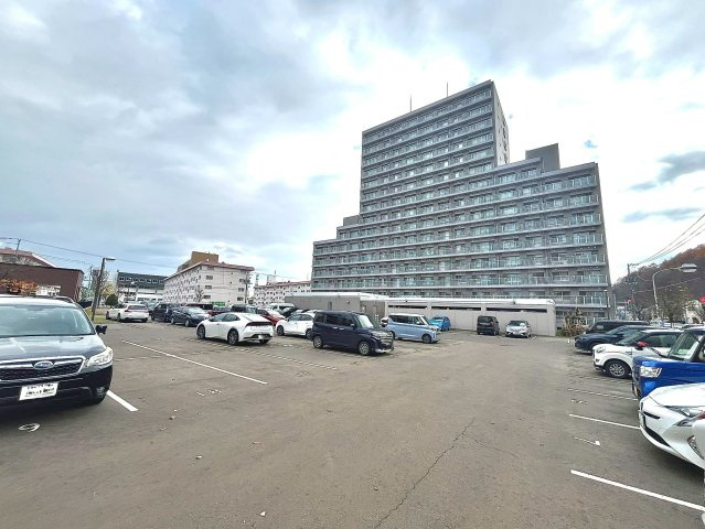 ディアハイム山鼻南の駐車場|敷地内駐車場空き有り（10000円／月）！