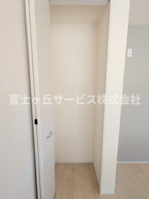 【収納】 | 磐田市中野 2期 新築一戸建て | キッチン横の収納です