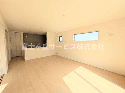 【居間・リビング】 | 磐田市中野 2期 新築一戸建て | リビングダイニングです
