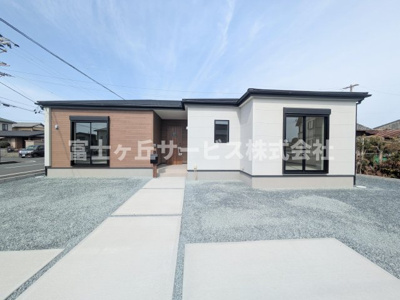 【外観】 | 磐田市豊浜中野 4期 新築一戸建て 1号棟 | 現在建築中の外観画像です。ご内覧は同じメーカーの完成物件へご案内いたしますので、いつでもご相談ください！