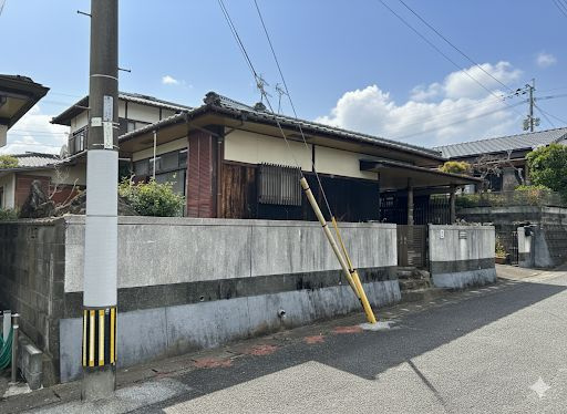 【前面道路含む現地写真】 | 三池売地 | 電柱及び引っ張り線の移動が必要になります。
 