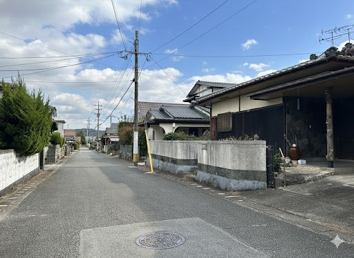 【前面道路含む現地写真】 | 三池売地 | 見通しの良い道路のため、車の出し入れも安心です。