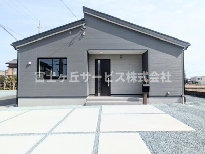 【外観】 | 磐田市豊浜中野 4期 新築一戸建て 2号棟 | 現在建築中の外観画像です。ご内覧は同じメーカーの完成物件へご案内いたしますので、いつでもご相談ください！