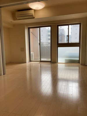 【居間・リビング】 | アーバネックス神保町 | ※写真は同タイプ住戸です。