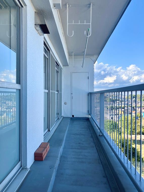 宮前平グリーンハイツ１６号棟のバルコニー