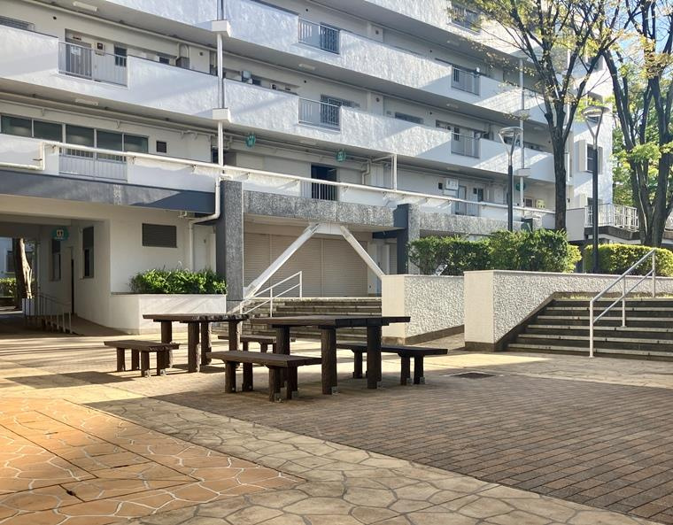 宮前平グリーンハイツ１６号棟のロビー