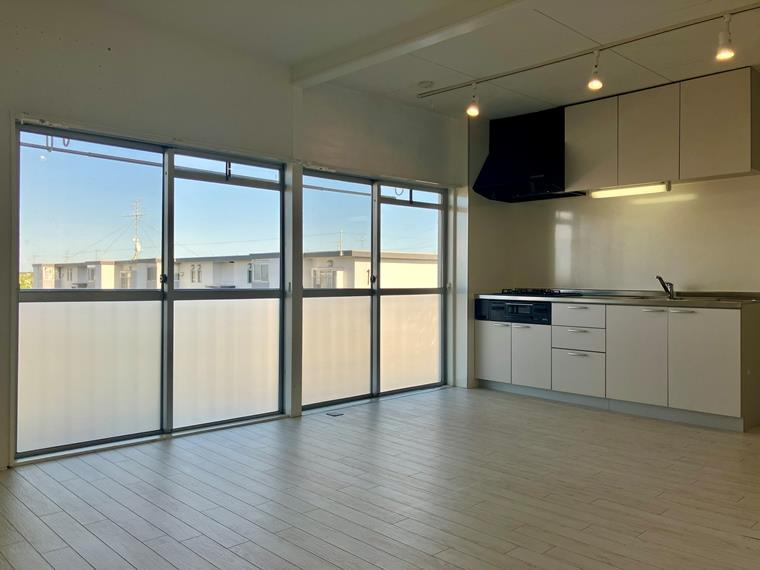 宮前平グリーンハイツ１６号棟の居間・リビング