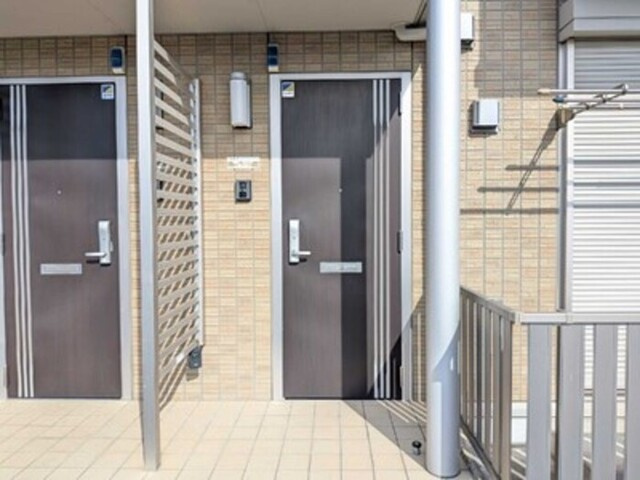 クリスタルコートのエントランス|エントランス