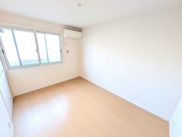 クリスタルコートのその他|洋室