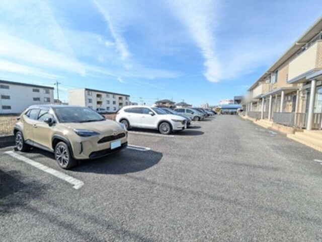 クリスタルコートの駐車場|駐車場