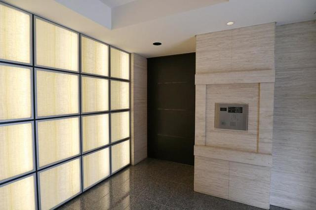 アルティスコート南青山のエントランス